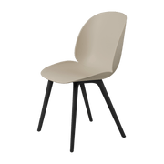 Chaise en plastique beige et base noire Beetle - Gubi - The Cool Republic