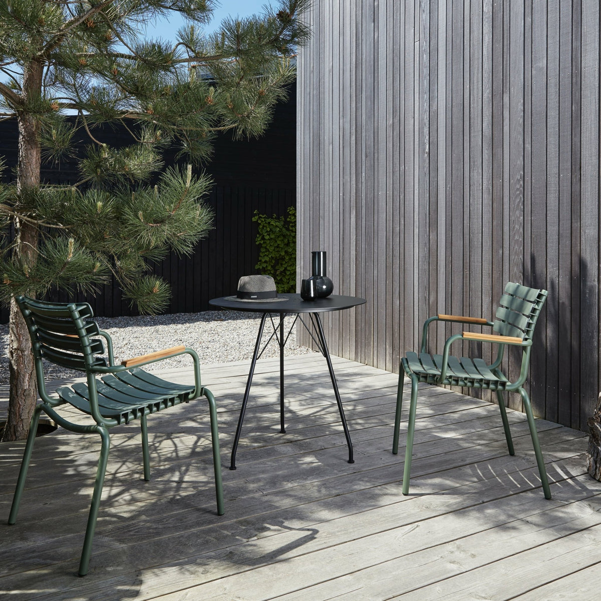 Reclips olive green aluminum and bamboo chair - Houe - The Cool Republic