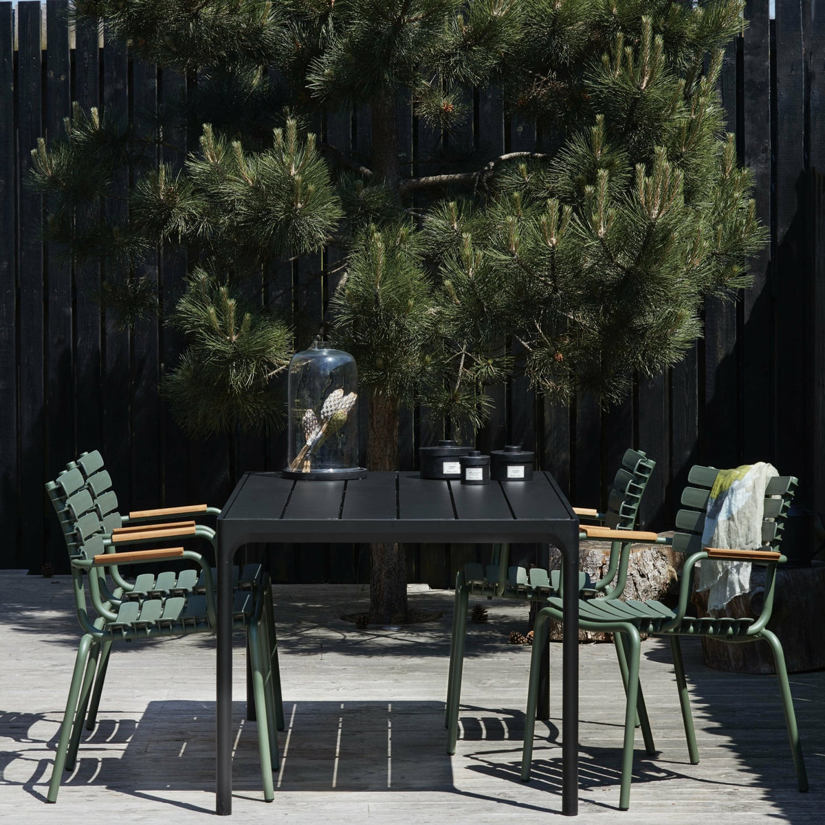 Reclips olive green aluminum and bamboo chair - Houe - The Cool Republic