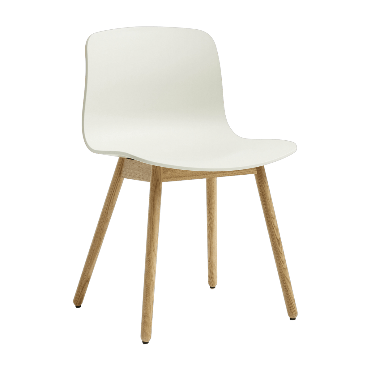 Chaise en plastique recyclé crème et pieds en chêne AAC 12 2.0 - HAY - The Cool Republic