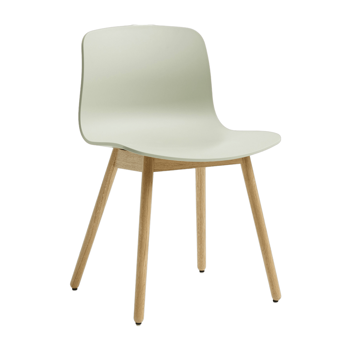 Chaise en plastique recyclé vert pastel et pieds en chêne AAC 12 2.0 - HAY - The Cool Republic