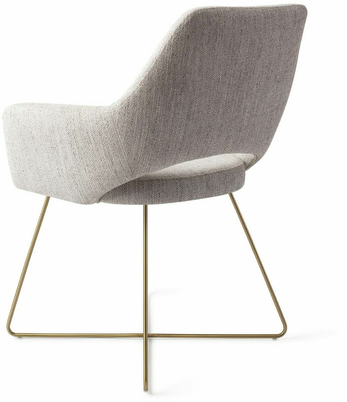 Chaise en tissu gris pigeon avec pieds croisés en métal doré Yanai - Jesper Home - The Cool Republic