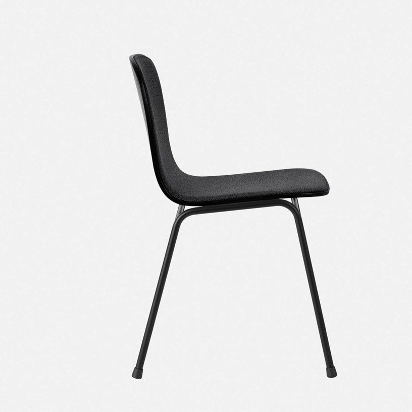 Chaise en tissu noir et cadre noir Touchwood - Hem - The Cool Republic