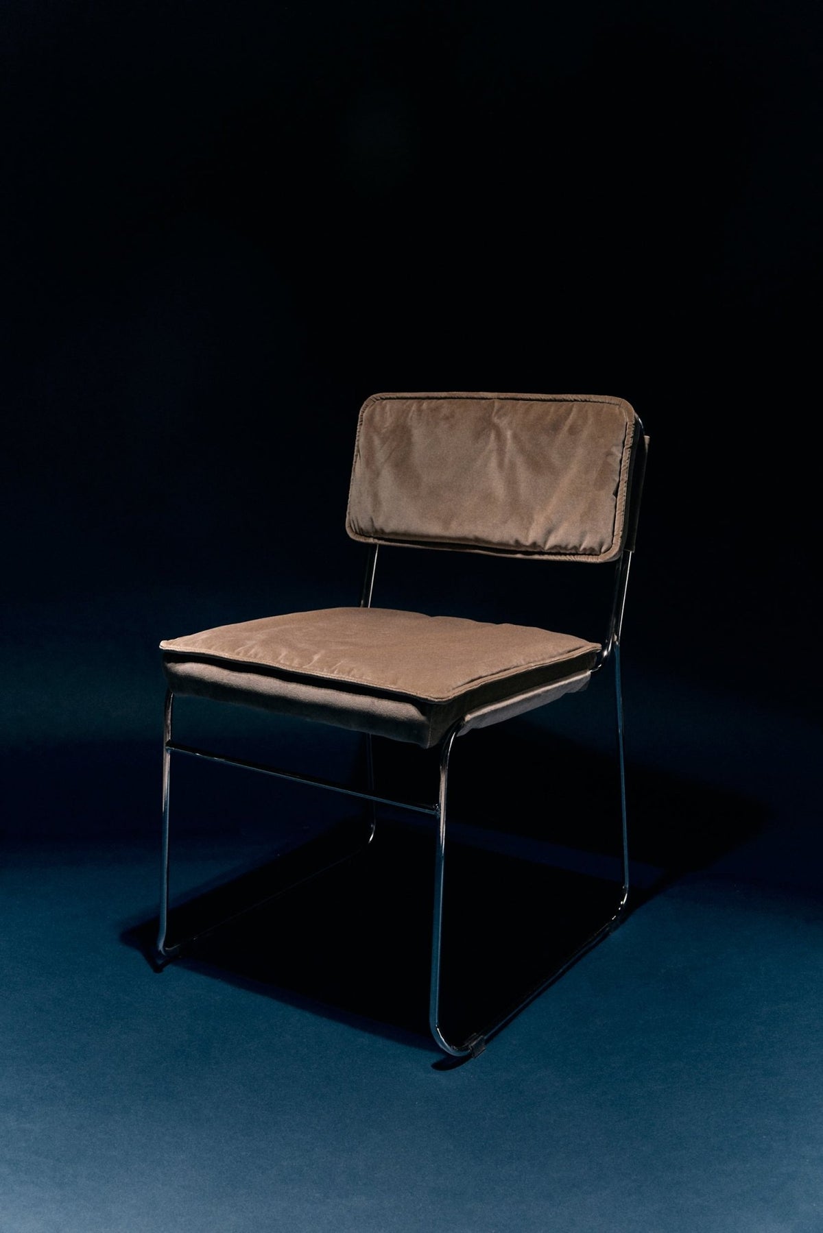 Chaise en velours marron et acier chromé Endless - HKLiving - The Cool Republic