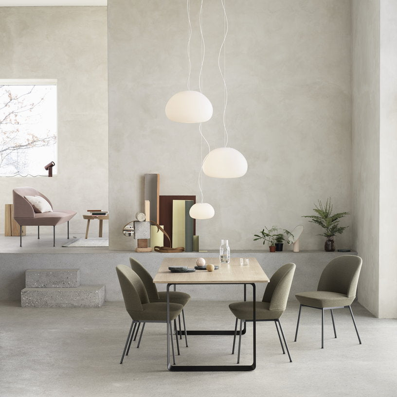 Chaise gris anthracite et pieds noir anthracite Oslo - Muuto - The Cool Republic