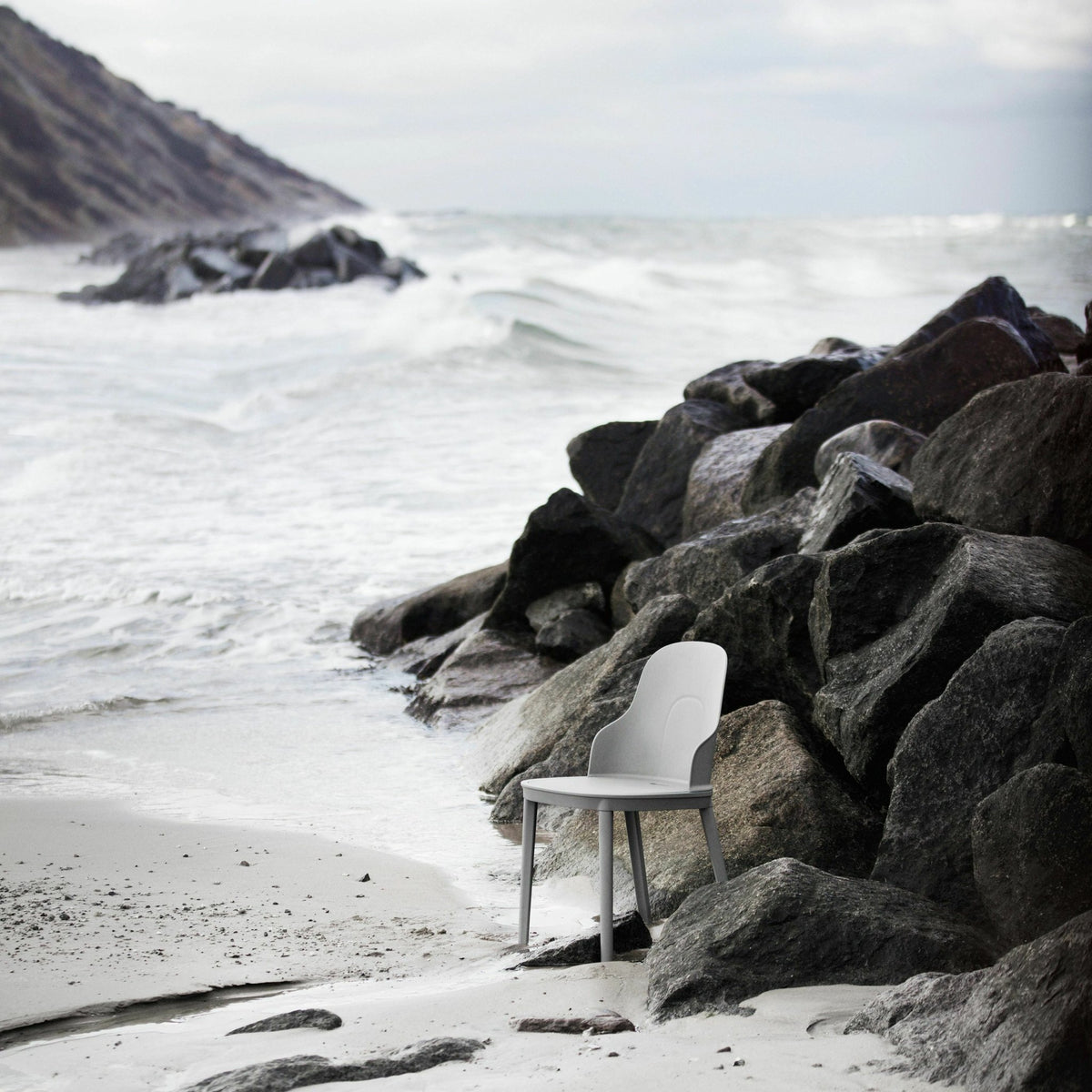 Chaise gris chaud en polypropylène Allez Warm Grey - Normann Copenhagen - The Cool Republic