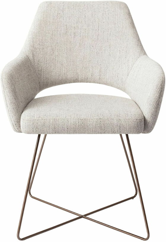 Chaise gris clair pigeon avec pieds croisés en métal rosé Yanai - Jesper Home - The Cool Republic