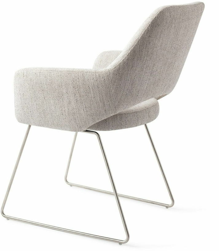 Chaise gris clair pigeon avec pieds élégants en métal argenté Yanai - Jesper Home - The Cool Republic