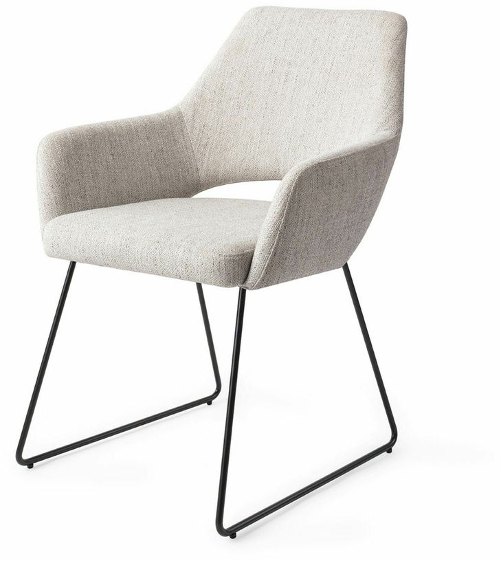 Chaise gris clair pigeon avec pieds élégants en métal noir Yanai - Jesper Home - The Cool Republic