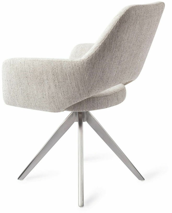 Chaise gris clair pigeon avec pieds rotatifs en métal argenté Yanai - Jesper Home - The Cool Republic