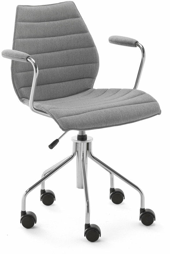 Chaise grise à roulettes avec accoudoirs Maui Soft Noma - Kartell - The Cool Republic