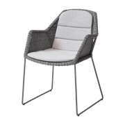 Chaise grise avec coussin écru Breeze - Cane-Line - The Cool Republic