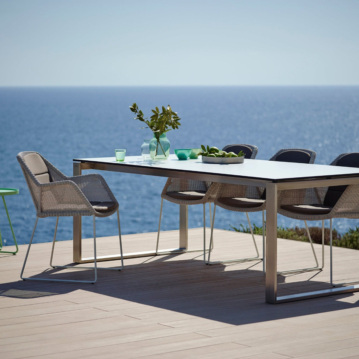 Chaise grise avec coussin gris Breeze - Cane-Line - The Cool Republic