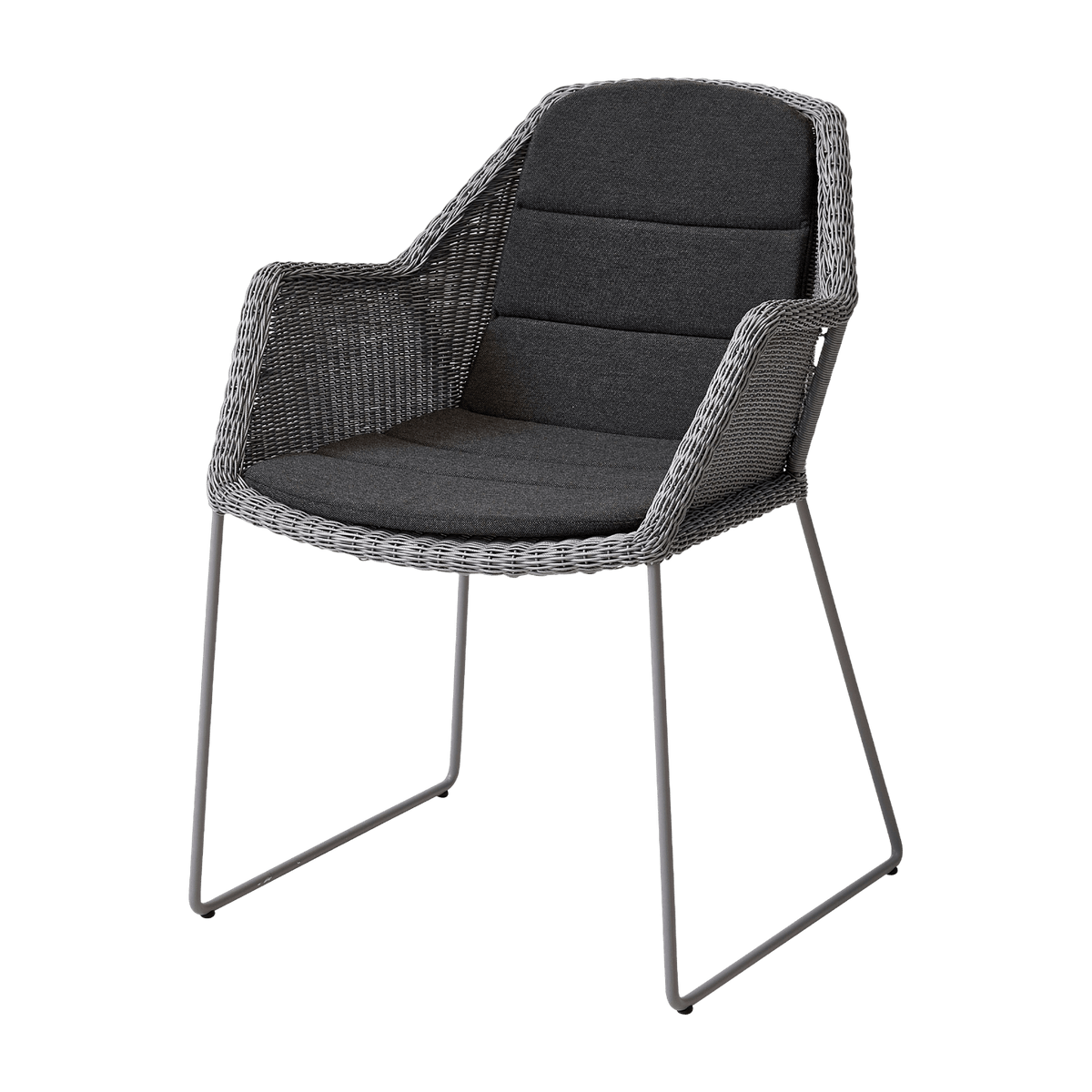 Chaise grise avec coussin noir Breeze - Cane-Line - The Cool Republic