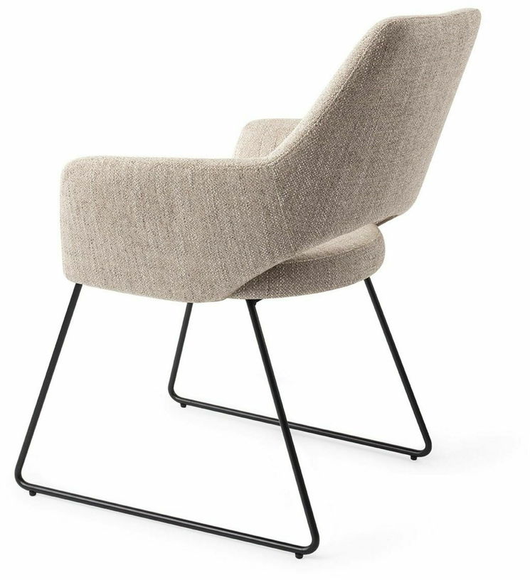 Chaise grise biscuit beach avec pieds élégants en métal noir Yanai - Jesper Home - The Cool Republic