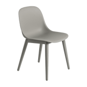 Chaise grise piétement en chêne Fiber - Muuto - The Cool Republic