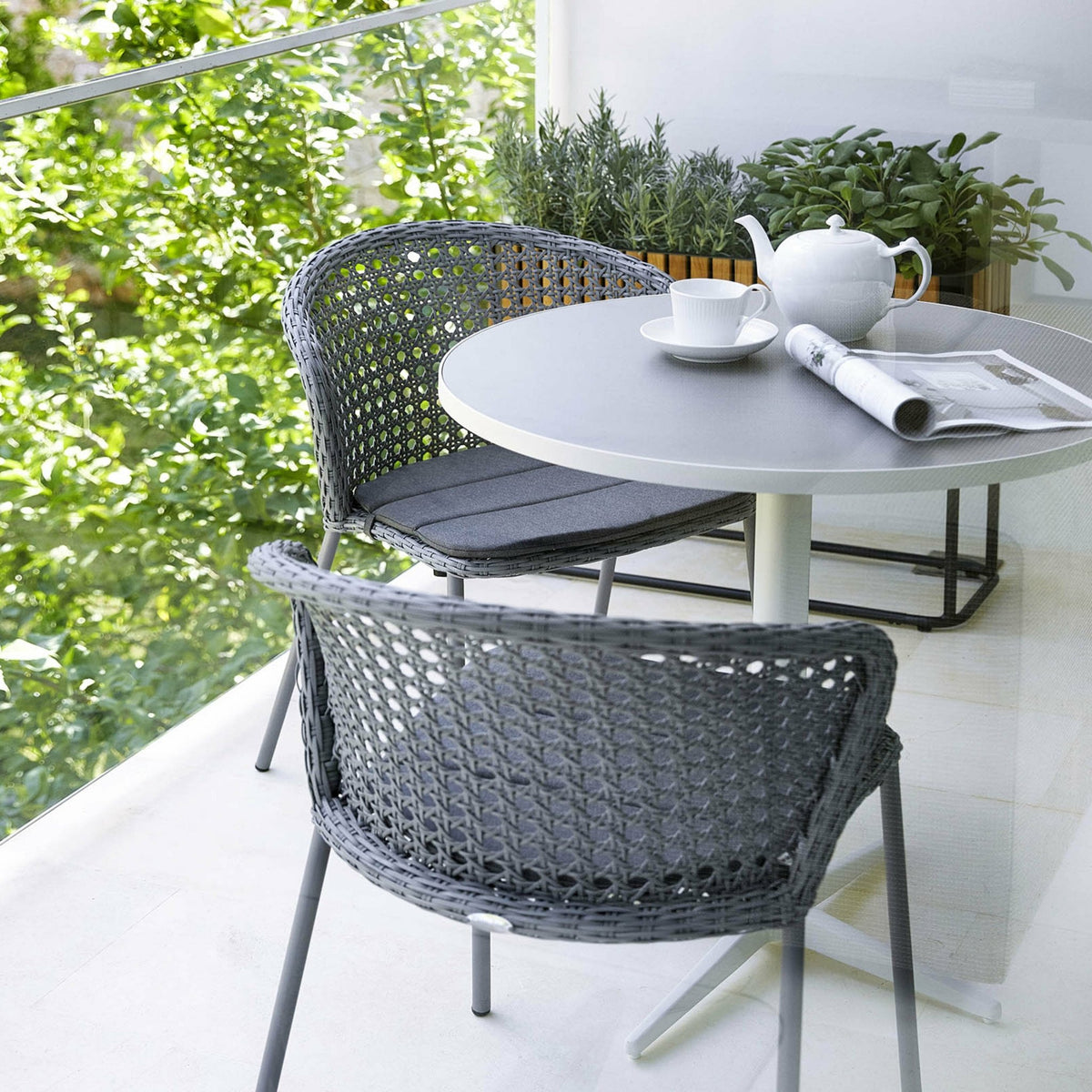 Chaise grise tissage français Lean - Cane-Line - The Cool Republic