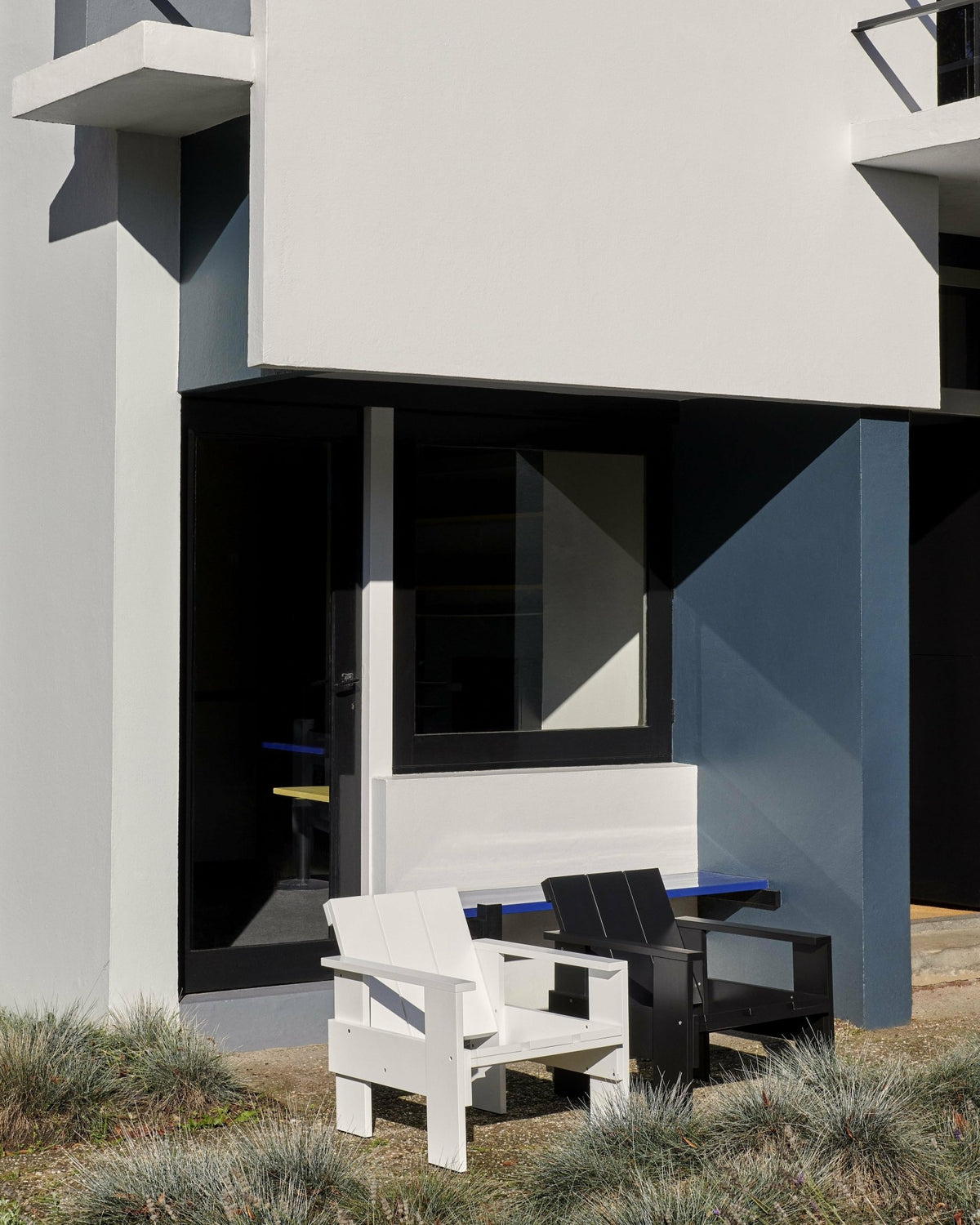 Chaise longue d'extérieur en pin noire Crate - Hay - The Cool Republic