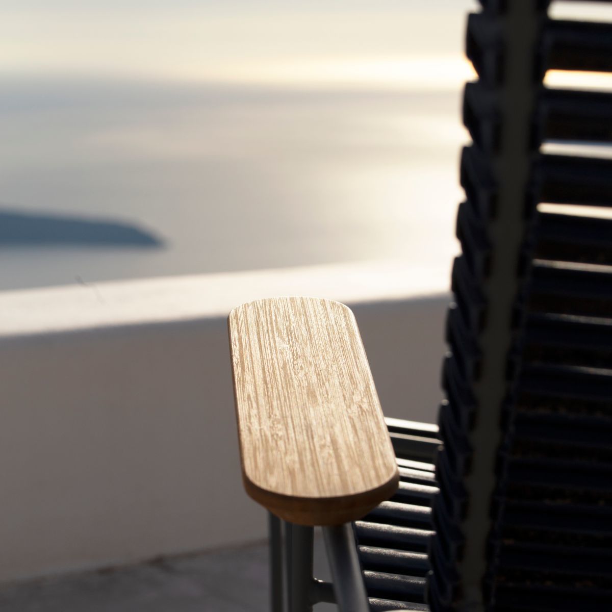Chaise longue en métal et plastique et plastique vert olive CLICK - Houe - The Cool Republic