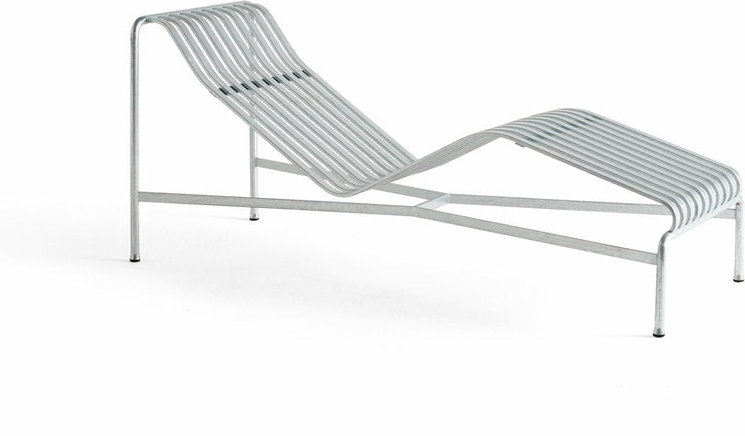 Chaise longue en métal gris galvanisé Palissade - HAY - The Cool Republic