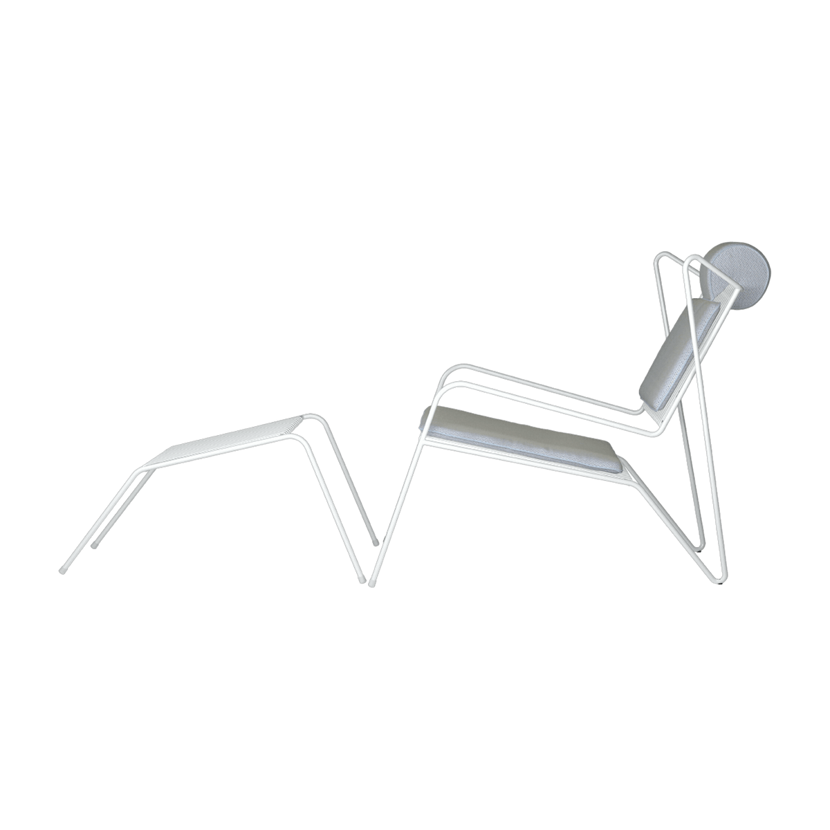 Chaise lounge avec repose pieds en acier blanc et coussins beige Capri Easy - Cools Collection - The Cool Republic