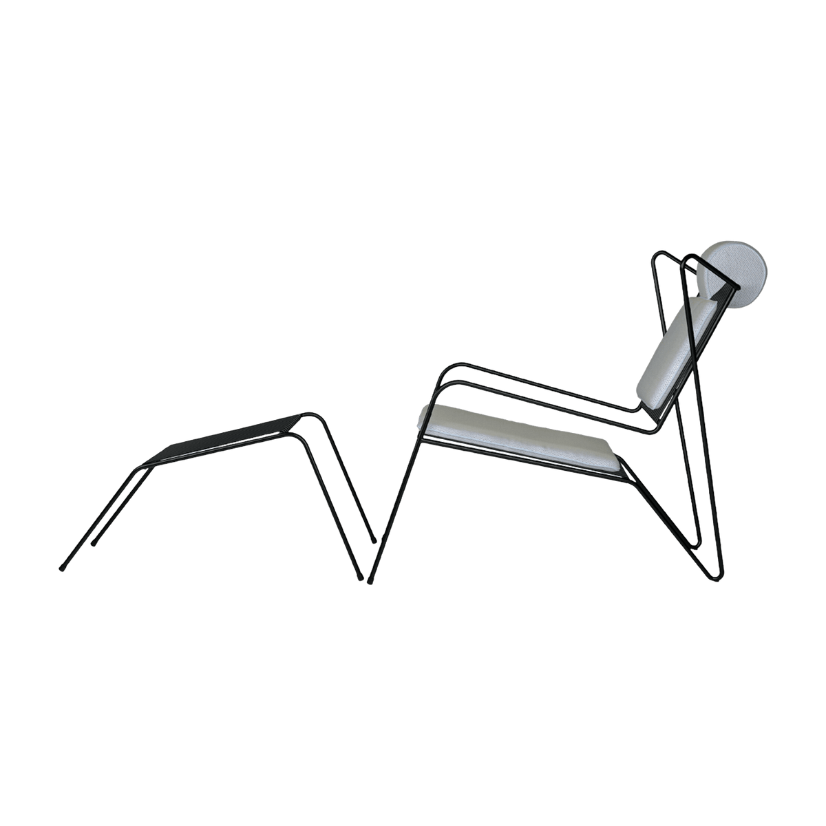 Chaise lounge avec repose pieds en acier noir et coussins beige Capri Easy - Cools Collection - The Cool Republic