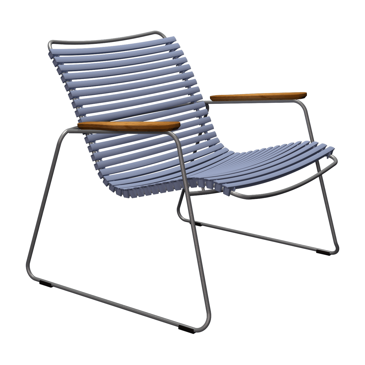 Chaise lounge en métal et plastique bleu pigeon avec accoudoirs en bambou Click - Houe - The Cool Republic