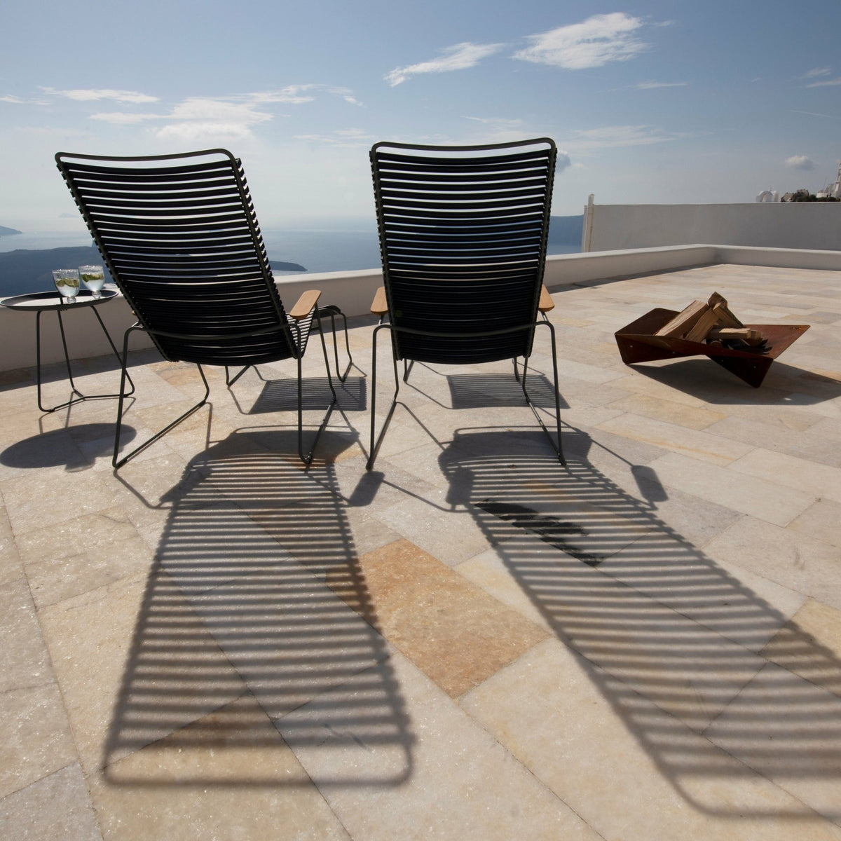 Chaise lounge en métal et plastique bleu pigeon CLICK - Houe - The Cool Republic