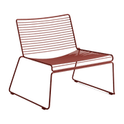 Chaise lounge en métal rouge Hee - HAY - The Cool Republic