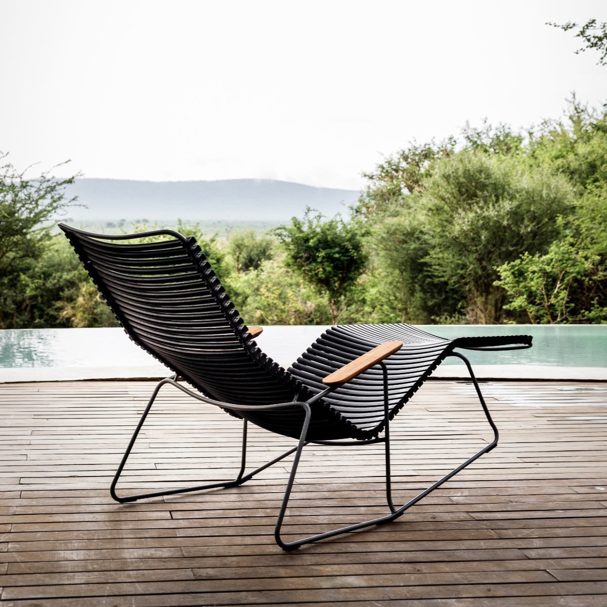 Chaise lounge modulable en métal et plastique vert olive CLICK - Houe - The Cool Republic