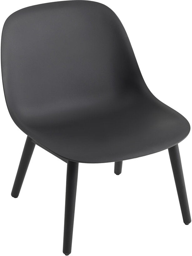 Chaise lounge noire piétement en chêne Fiber - Muuto - The Cool Republic
