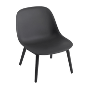Chaise lounge noire piétement en chêne Fiber - Muuto - The Cool Republic