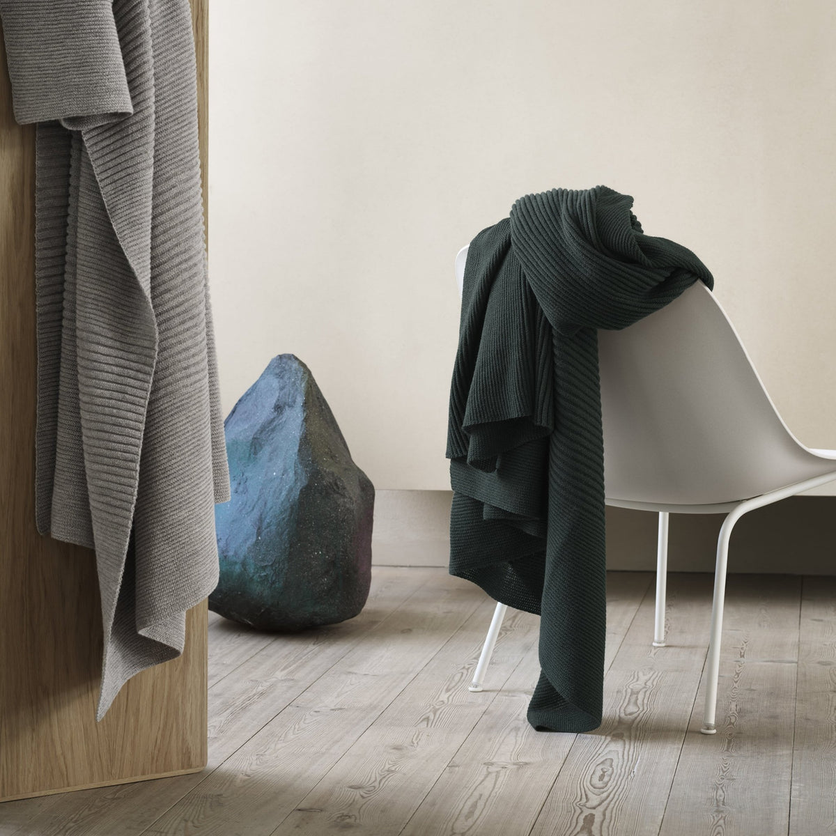 Chaise lounge verte piétement tubes Fiber - Muuto - The Cool Republic