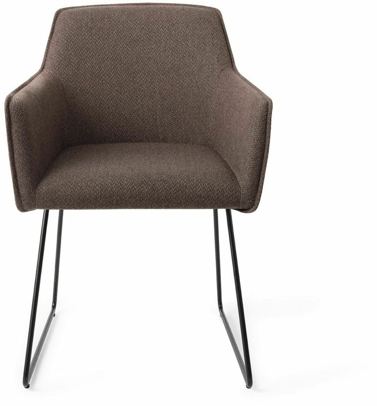 Chaise marron potters clay avec pieds élégants en métal noir Hofu - Jesper Home - The Cool Republic