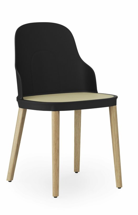 Chaise noire à l'assise en cannage moulé et au piétement en chêne Allez noir - Normann Copenhagen - The Cool Republic