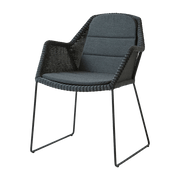 Chaise noire avec coussin noir Breeze - Cane-Line - The Cool Republic