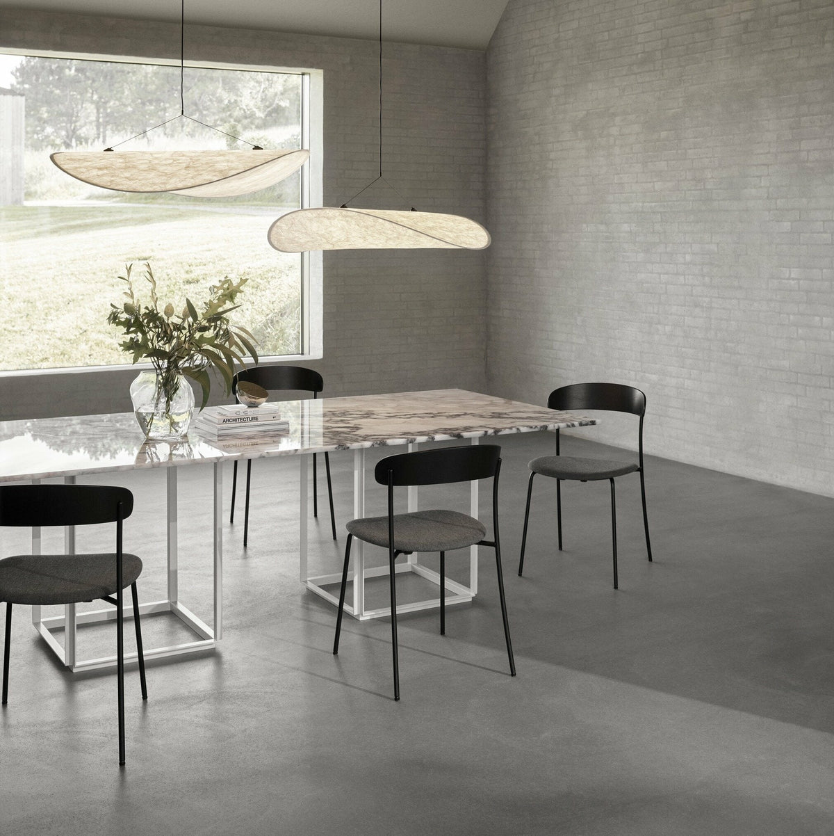 Chaise noire en frêne Missing - New Works - The Cool Republic
