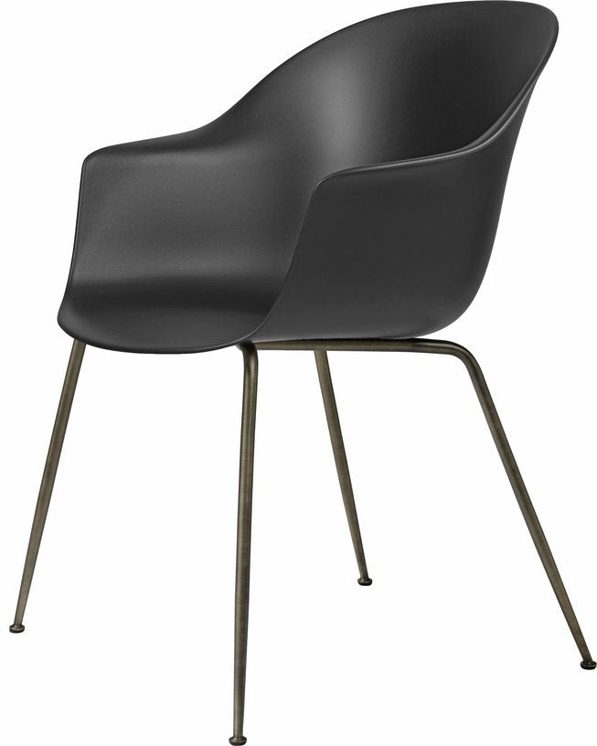 Chaise noire en laiton vieilli Bat - Gubi - The Cool Republic