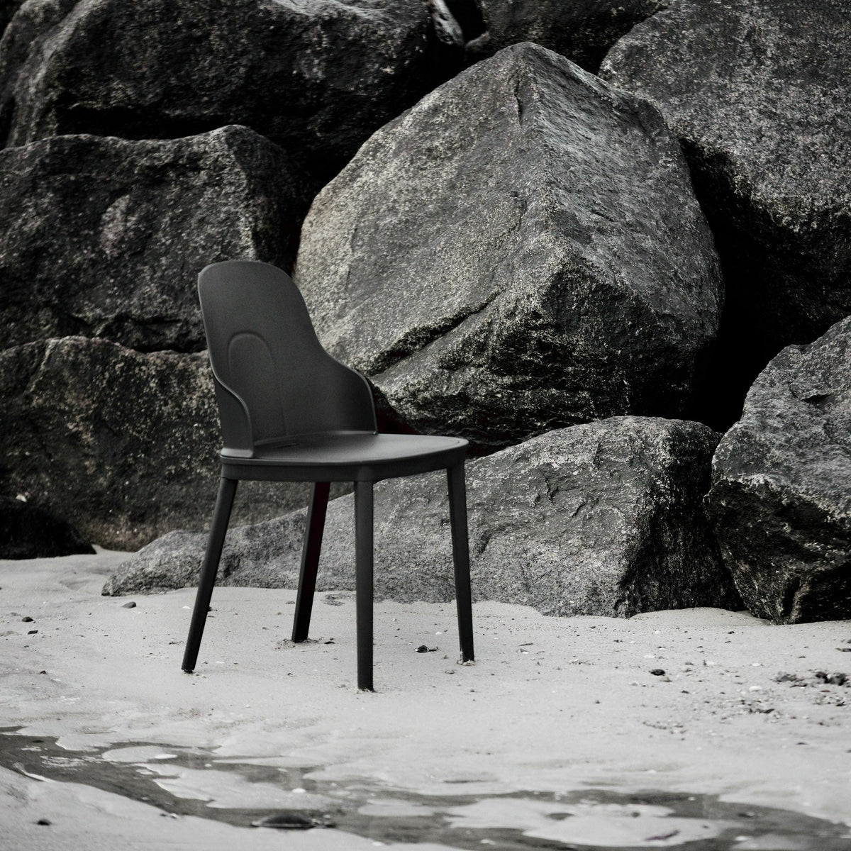 Chaise noire en polypropylène Allez noir - Normann Copenhagen - The Cool Republic
