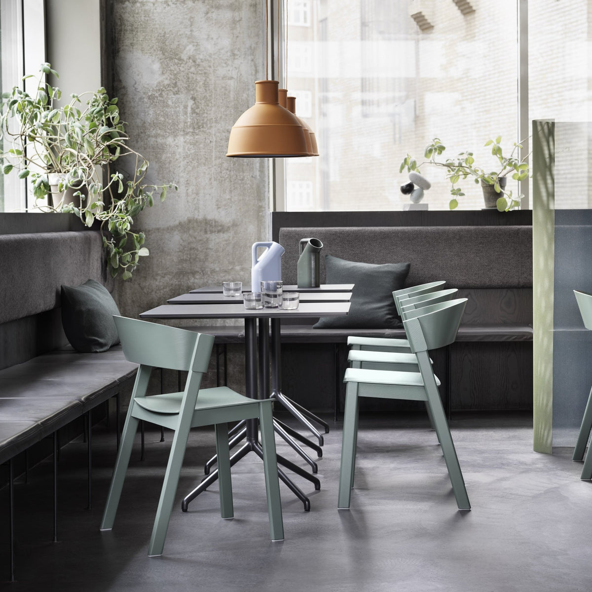 Chaise noire et assise cuir Noir Cover - Muuto - The Cool Republic