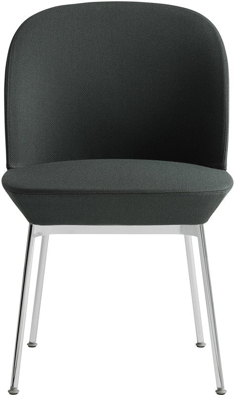 Chaise noire et pieds chrome Oslo - Muuto - The Cool Republic