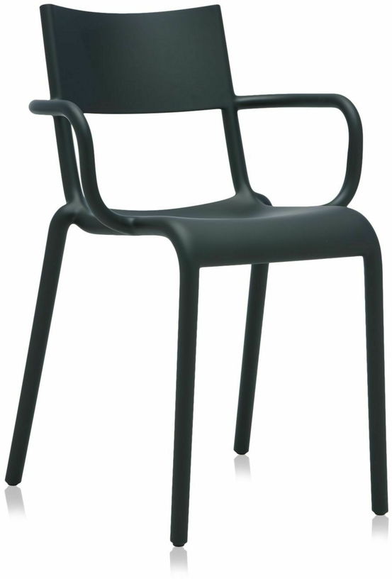 Chaise noire Generic A - Kartell - The Cool Republic