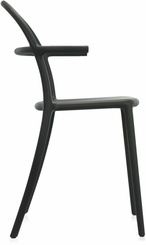 Chaise noire Generic C - Kartell - The Cool Republic