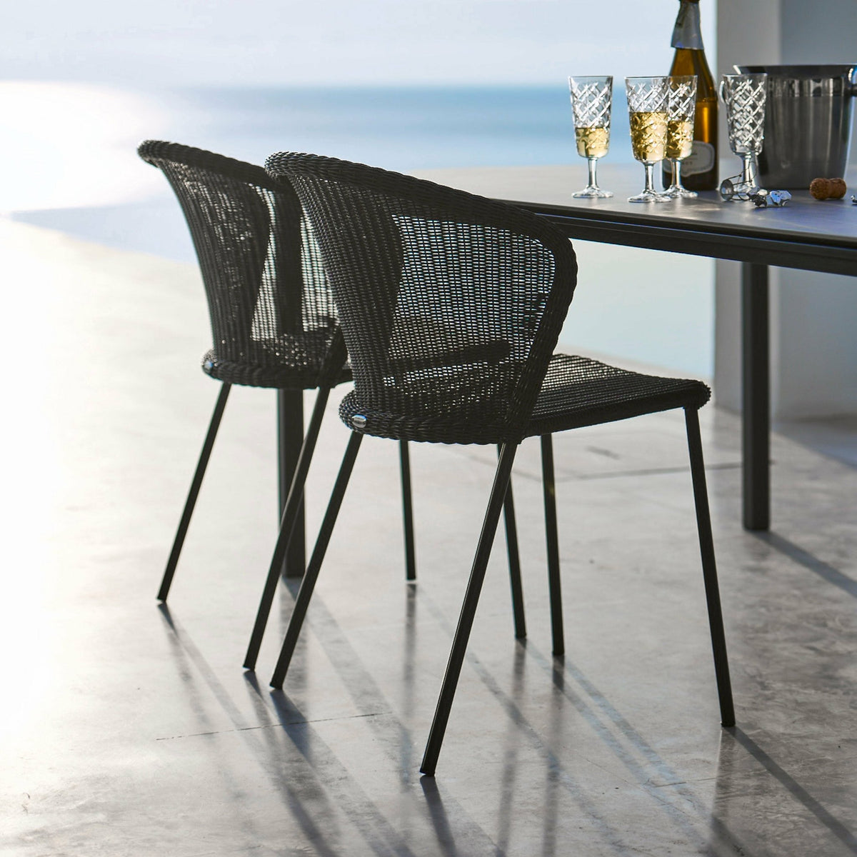 Chaise noire Lean - Cane-Line - The Cool Republic