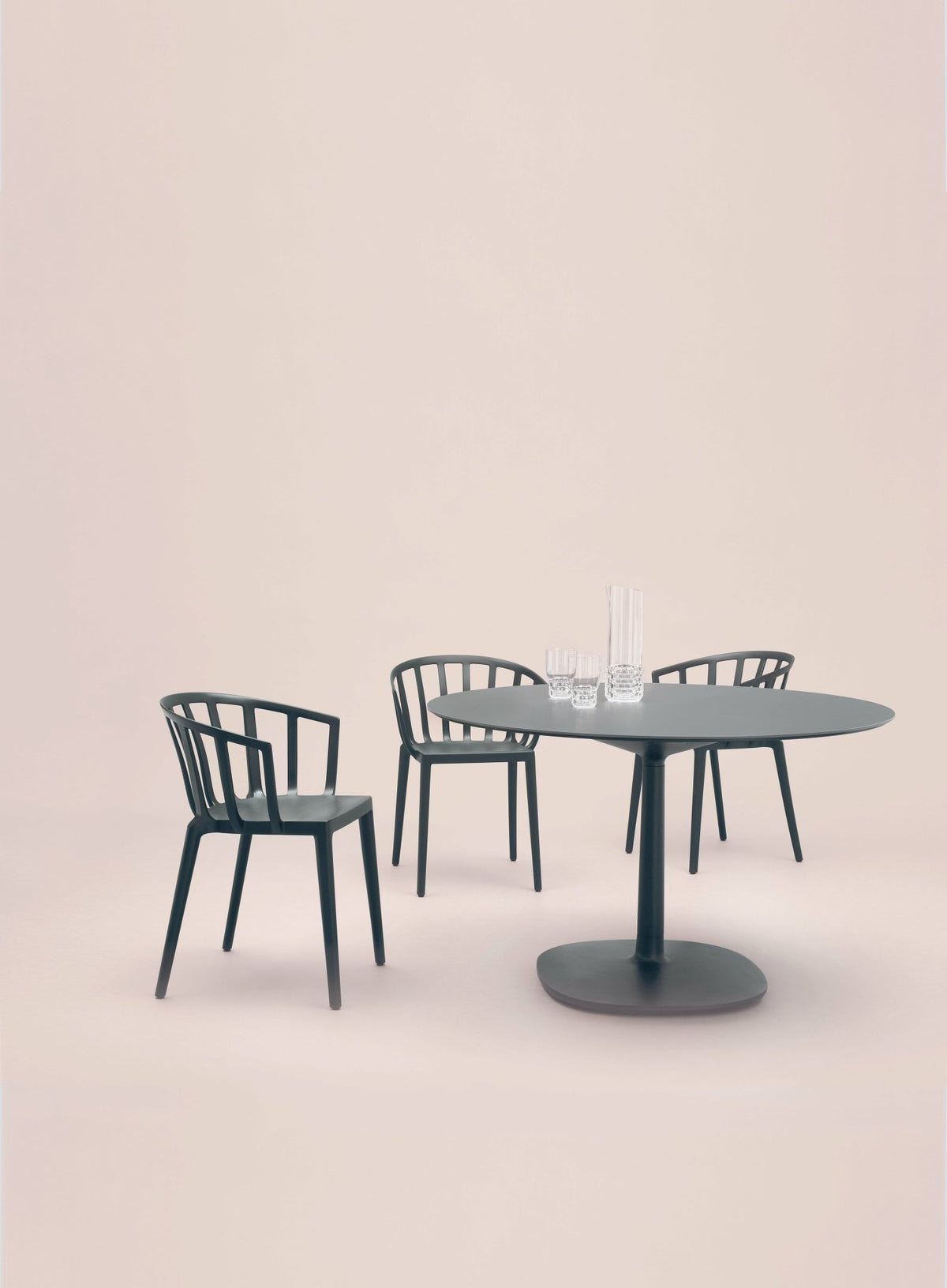 Chaise noire mat Venice - Kartell - The Cool Republic