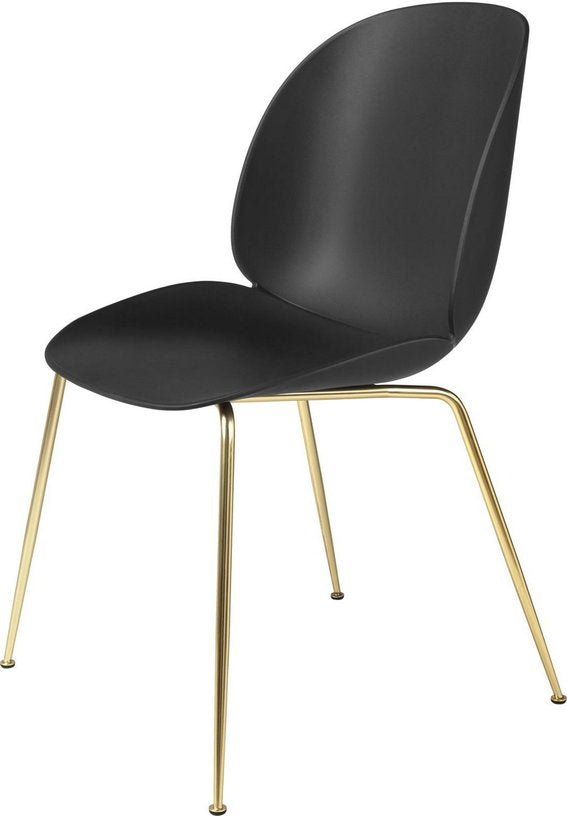 Chaise noire piétement laiton Beetle - Gubi - The Cool Republic