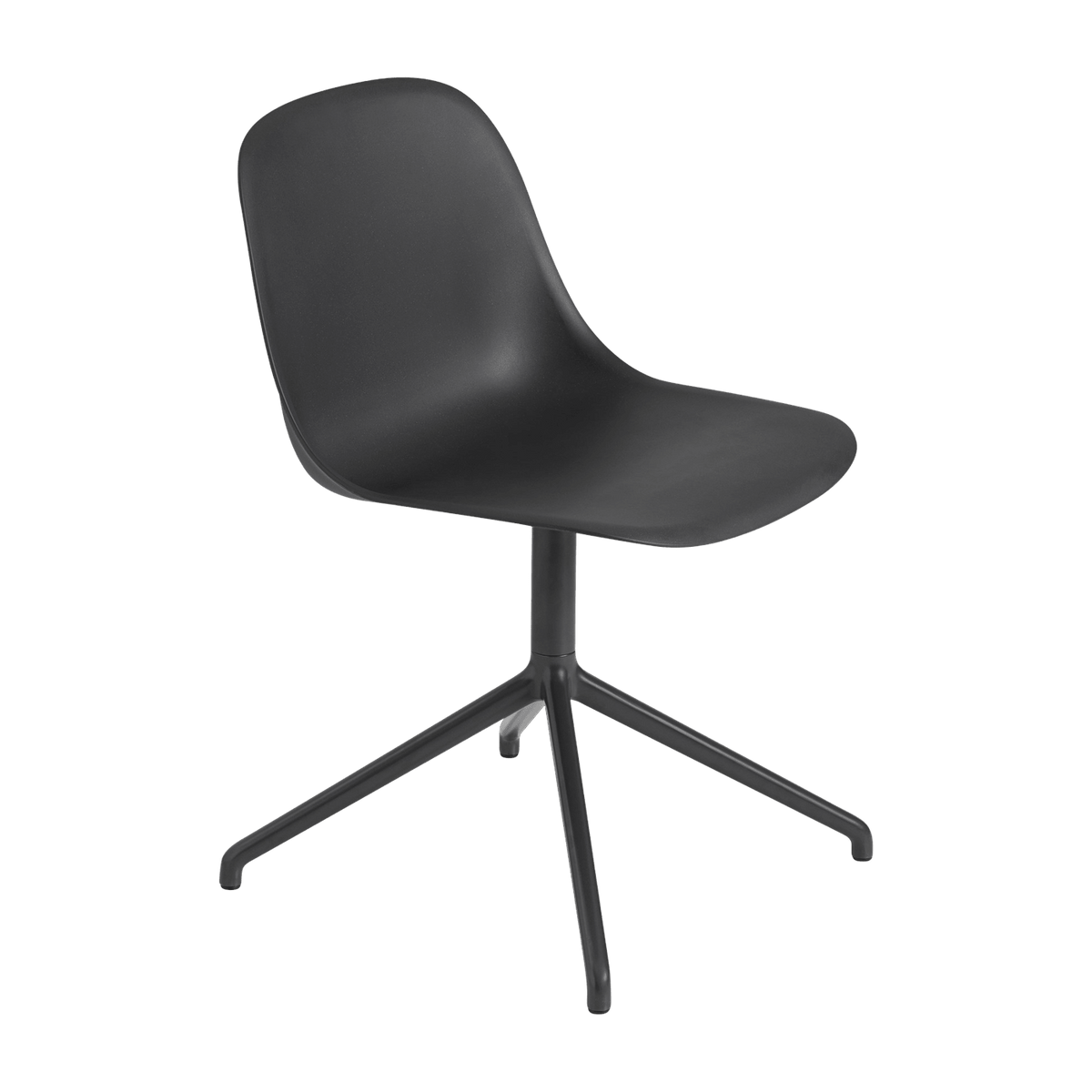 Chaise noire piétement pivot Fiber - Muuto - The Cool Republic