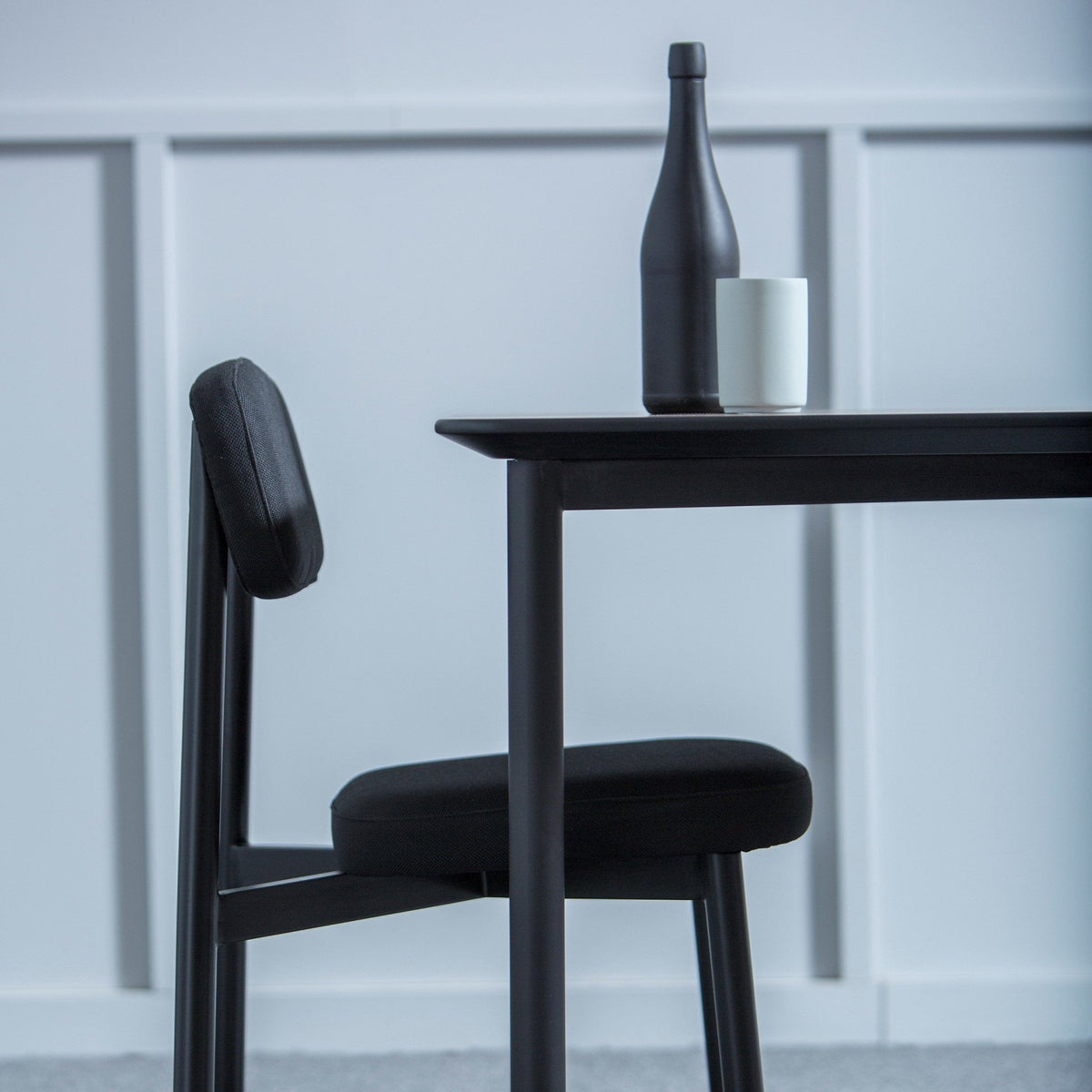Chaise noire Résidence - Kann Design - The Cool Republic