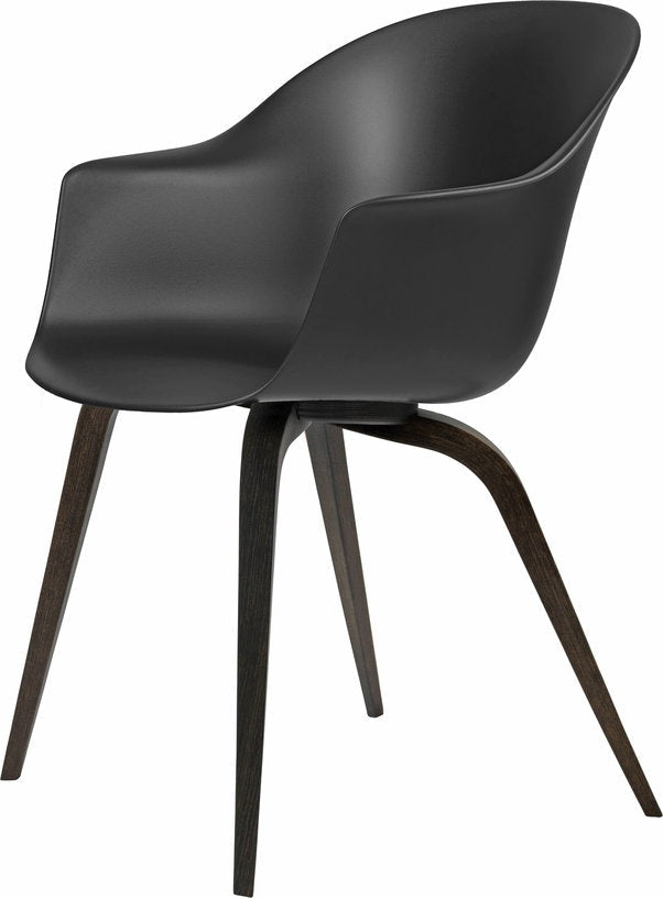 Chaise noire semi - mate en hêtre teinté noir Bat - Gubi - The Cool Republic