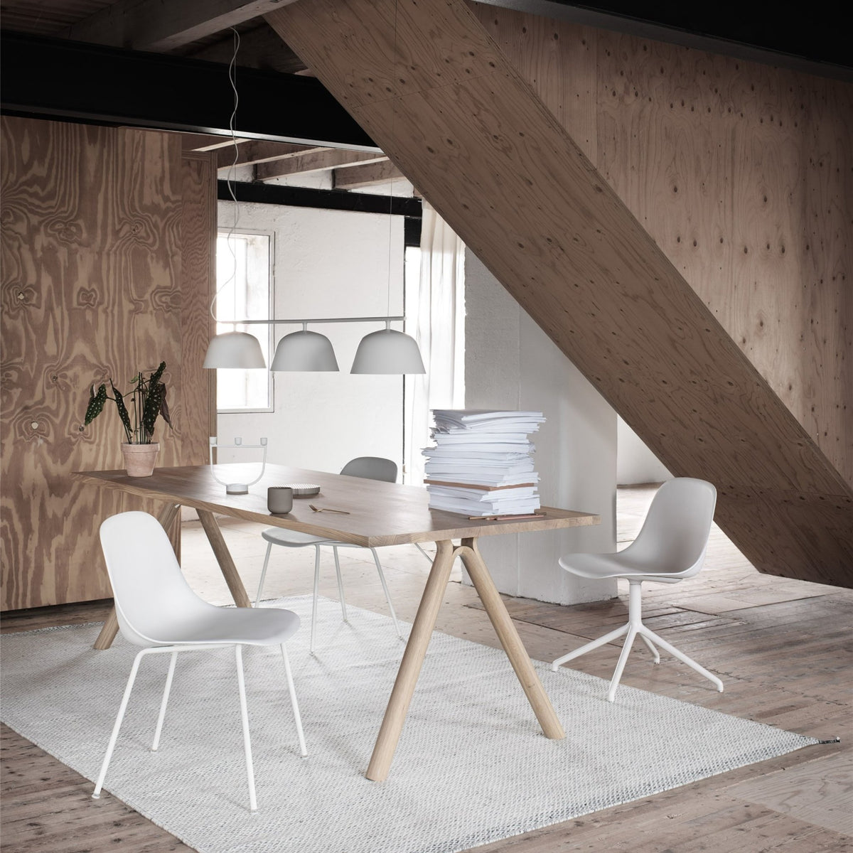 Chaise ocre piétement pivot Fiber - Muuto - The Cool Republic